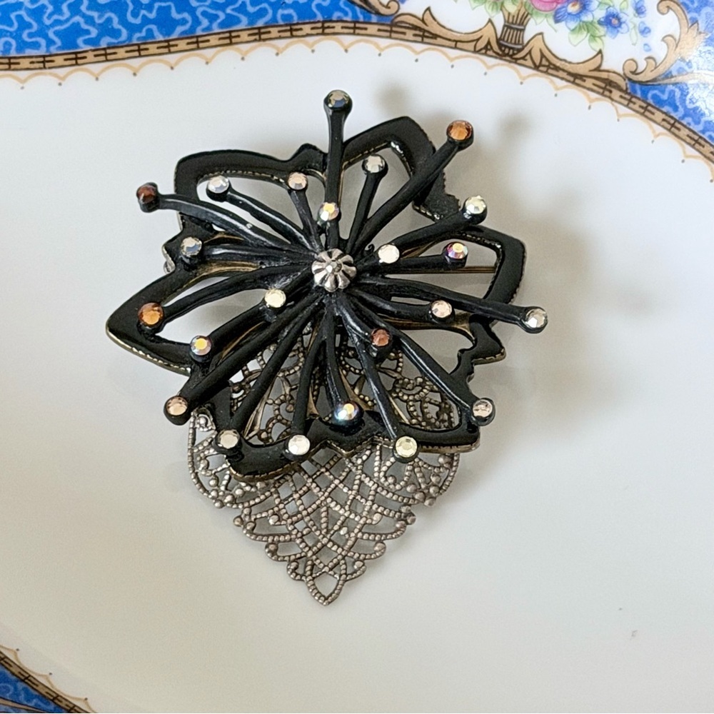Chicos Starburst Flower Brooch Black Metal Amber Clear Crystals 2.5” Fashion Pin